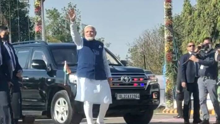 security breach for pm narendra modi in karnatakas hubbali, in which a boy came very close to pm modi security breach for pm narendra modi in karnatakas hubbali, in which a boy came very close to pm modi