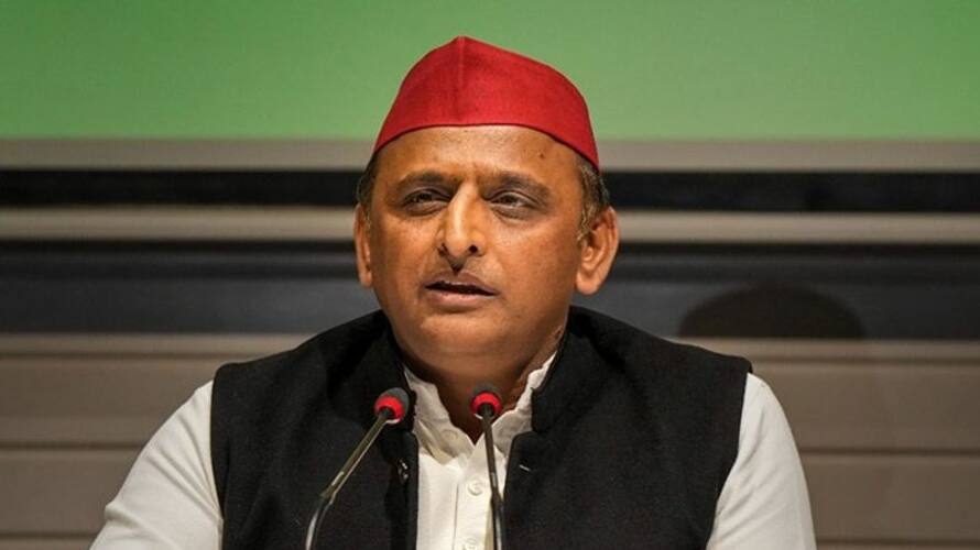 Uttar Pradesh: Samajwadi Party chief Akhilesh Yadav's convoy meets with an accident; several hurt as cars pile up AJR Uttar Pradesh: Samajwadi Party chief Akhilesh Yadav's convoy meets with an accident; several hurt as cars pile up AJR