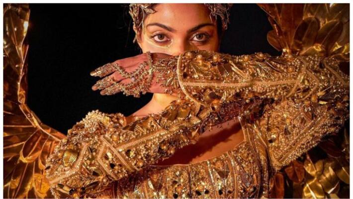 indian beauty divita rai stuns at miss universe as golden bird indian beauty divita rai stuns at miss universe as golden bird