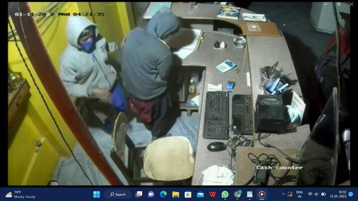 two ladies make theft money in hotel in tiruvannamalai two ladies make theft money in hotel in tiruvannamalai