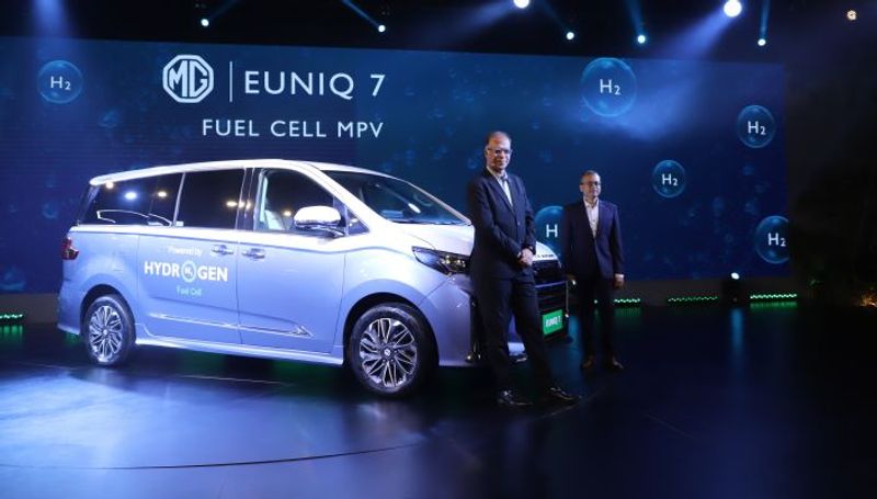 Auto Expo 2023: Meet  EUNIQ 7, the world's first hydrogen fuel-cell MPV