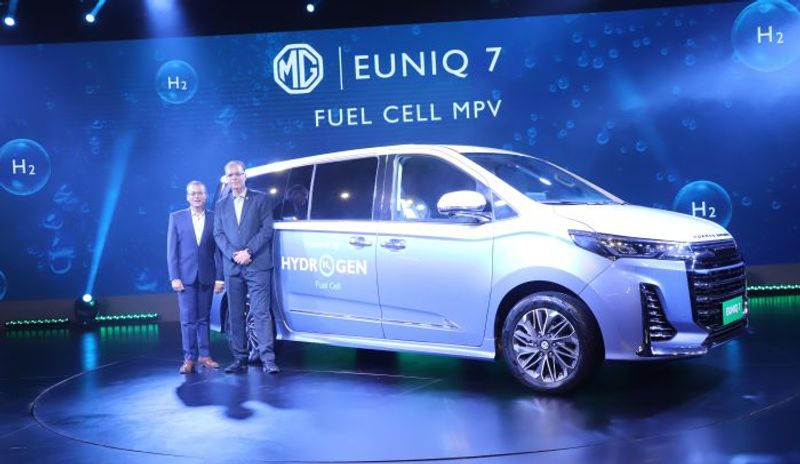 Auto Expo 2023: Meet  EUNIQ 7, the world's first hydrogen fuel-cell MPV