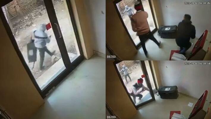ATM theft at Delhi man absconded with 8 lakh rupees ATM theft at Delhi man absconded with 8 lakh rupees