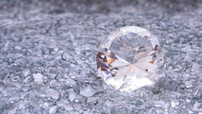 Madhya Pradesh farmer found Diamond worth 20 lakhs found in farm at Panna diamond mine akb Madhya Pradesh farmer found Diamond worth 20 lakhs found in farm at Panna diamond mine akb