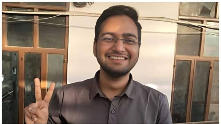 vaibhav maheswari son of tea seller got 10 rank in CA examination vaibhav maheswari son of tea seller got 10 rank in CA examination