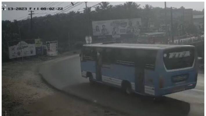 student injured after falling from a bus in palakkad mannarkkad student injured after falling from a bus in palakkad mannarkkad