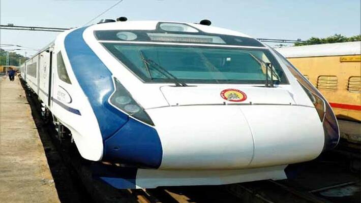 stone petling incident occured on vande bharat express in bihar stone petling incident occured on vande bharat express in bihar