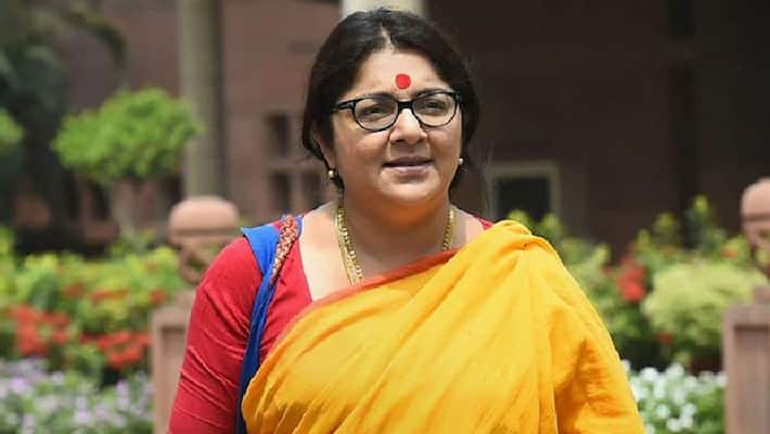 BJP MP Locket Chatterjee told Tie TMC workers to a pole and slap them if they beat you akb BJP MP Locket Chatterjee told Tie TMC workers to a pole and slap them if they beat you akb