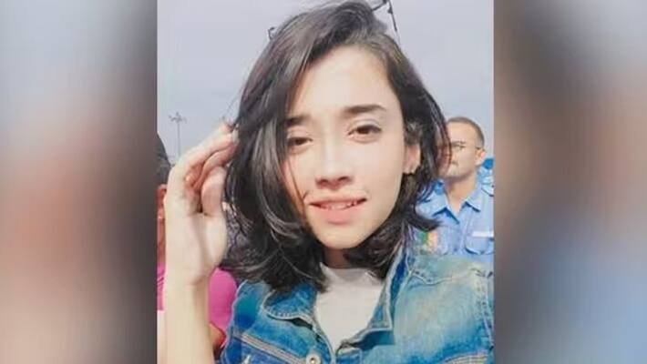 A young woman who was feeding a stray dog was hit by a car akb A young woman who was feeding a stray dog was hit by a car akb