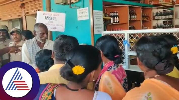 Protest for liquor free village in Negalur Village at Haveri gow Protest for liquor free village in Negalur Village at Haveri gow