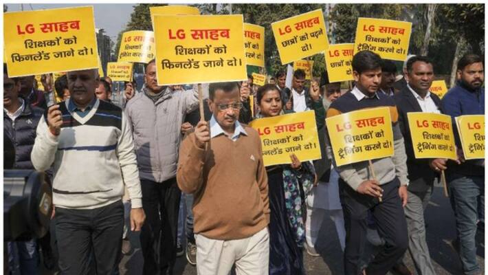 lieutenant governor is not our headmaster arvind kejriwal and mlas held a protest march lieutenant governor is not our headmaster arvind kejriwal and mlas held a protest march