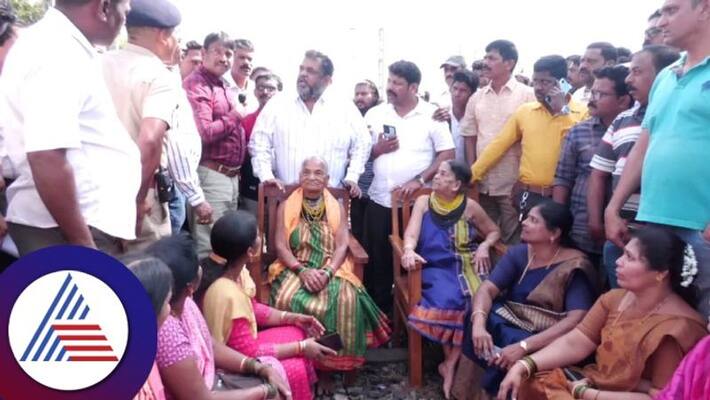 Mangalore Madgaon train blocked and protested Over Lack of service gvd Mangalore Madgaon train blocked and protested Over Lack of service gvd