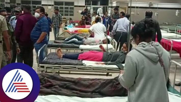 More than 50 Childrens are Sick after Eating Hostel Food At Shivamogga gvd More than 50 Childrens are Sick after Eating Hostel Food At Shivamogga gvd