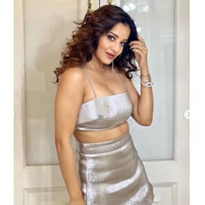 Monalisa Ka Sex - HOT photos: Bhojpuri actress Monalisa looks SEXY in cleavage-revealing  black bikini; check out her latest post