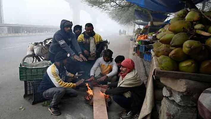 Cold shaking Kashmir.. Temperatures plunged to minus degrees.. Gulmarg recorded -9 degree Celsius Cold shaking Kashmir.. Temperatures plunged to minus degrees.. Gulmarg recorded -9 degree Celsius