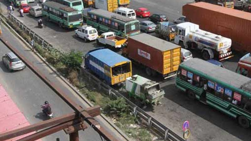 Heavy traffic from perungalathur to Chengalpattu