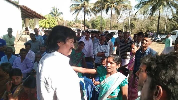 MLA Kumara Bangarappa was attacked by women against mining at soraba rav MLA Kumara Bangarappa was attacked by women against mining at soraba rav
