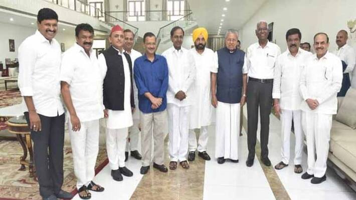 Telangana CM KCR public rally in Khammam; 3 states CM Pinarayi Vijayan, Bhagwant Singh Maan, Arvind Kejriwal participates Telangana CM KCR public rally in Khammam; 3 states CM Pinarayi Vijayan, Bhagwant Singh Maan, Arvind Kejriwal participates