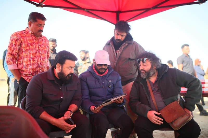 mohanlal shares location pics of malaikottai vaaliban lijo jose pellissery