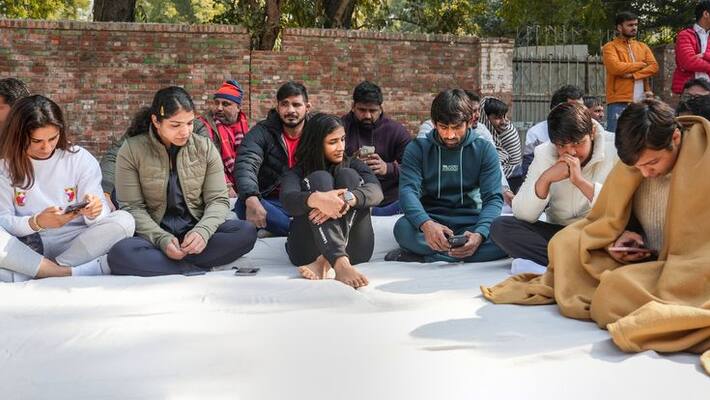 Vinesh Phogat and Other Wrestlers Stage Protest at WFI, alleges Brij Bhushan Sharan Singh Harassed MSV Vinesh Phogat and Other Wrestlers Stage Protest at WFI, alleges Brij Bhushan Sharan Singh Harassed MSV