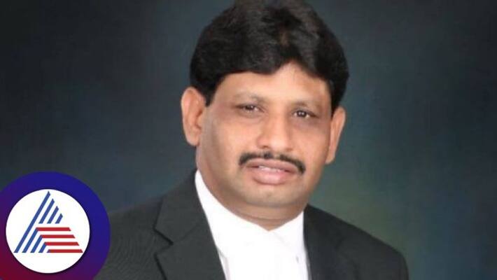 Lawyers protest against 25 percent reservation in law school at karnataka gvd Lawyers protest against 25 percent reservation in law school at karnataka gvd