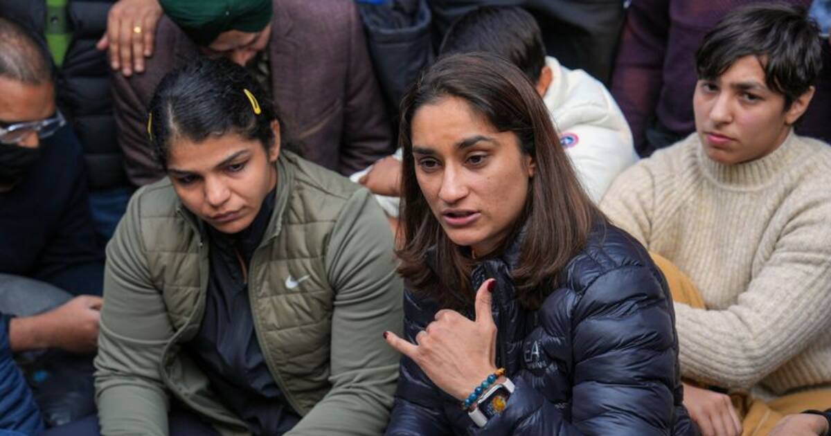 மல்யுத்த வீராங்கனைகளுக்கு பயிற்சியாளர்கள், WFI தலைவர் பாலியல் துன்புறுத்தல்! வினேஷ் போகட் குற்றச்சாட்டு