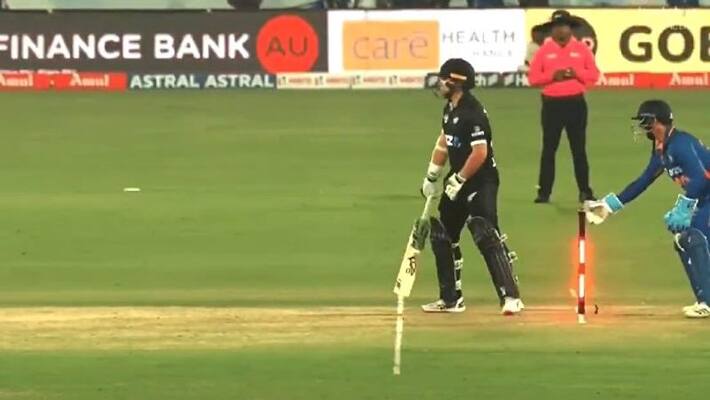 Sunil Gavaskar lambasts Ishan Kishan for dislodging the bails for no reason- watch Sunil Gavaskar lambasts Ishan Kishan for dislodging the bails for no reason- watch