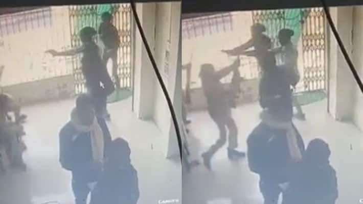 Watch How 2 Women Cops Juhi Kumari and Shanti Kumari Stopped Bank Robbery in Bihar Watch How 2 Women Cops Juhi Kumari and Shanti Kumari Stopped Bank Robbery in Bihar
