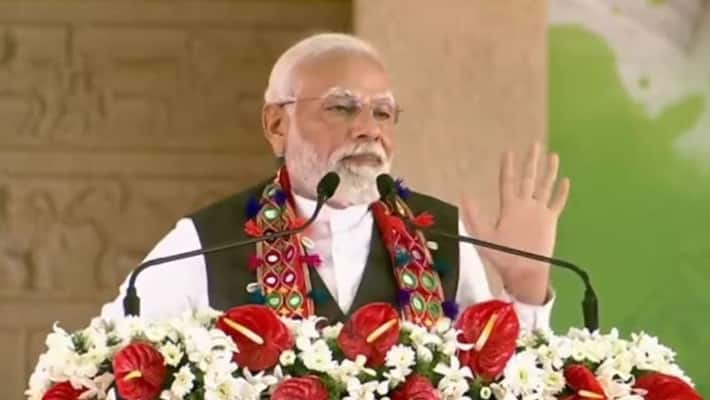 PM Modi lauds CJI Chandrachud's pitch for making SC judgments available in regional languages AJR PM Modi lauds CJI Chandrachud's pitch for making SC judgments available in regional languages AJR