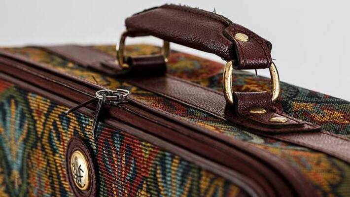 woman zipped a suitcase boyfriend inside it died woman zipped a suitcase boyfriend inside it died