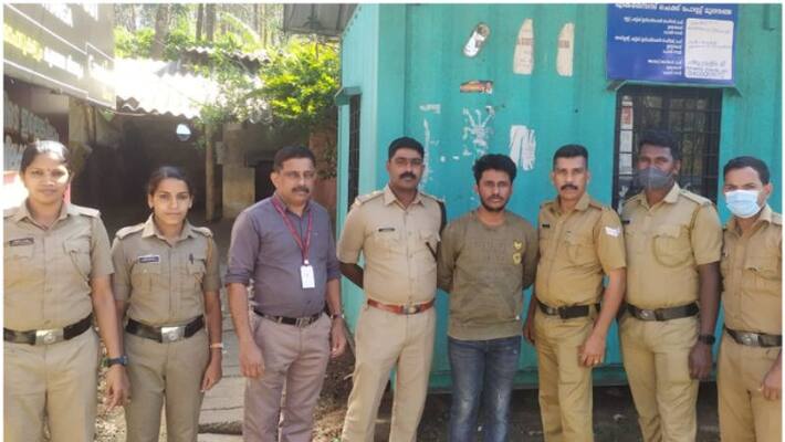 man was arrested for smuggling gold through Muthanga check post man was arrested for smuggling gold through Muthanga check post