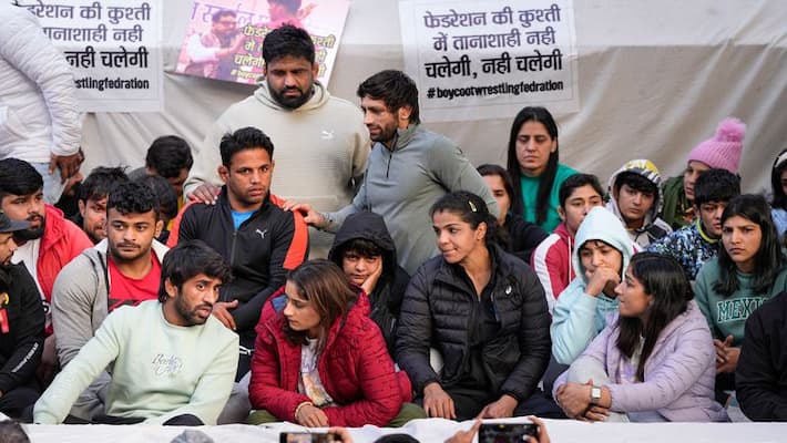 After sports minister Anurag Thakur gives WFI president Brij Bhushan Sharan Singh 4 weeks step aside his post assurance to protesters, Wrestlers to stop protests After sports minister Anurag Thakur gives WFI president Brij Bhushan Sharan Singh 4 weeks step aside his post assurance to protesters, Wrestlers to stop protests