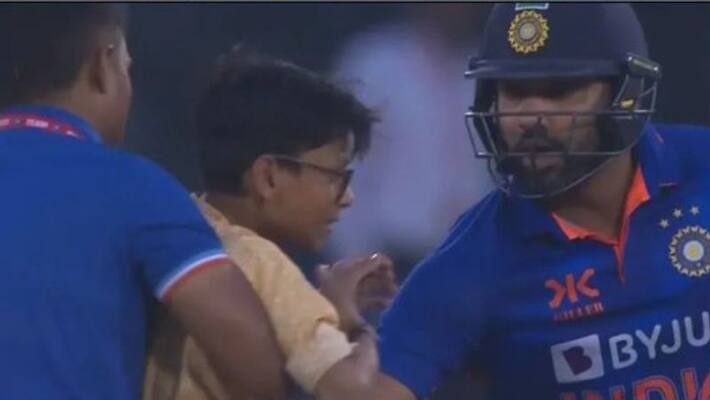 IND vs NZ 2nd ODI Rohit sharma stopped security dont take fanboy invade pitch IND vs NZ 2nd ODI Rohit sharma stopped security dont take fanboy invade pitch