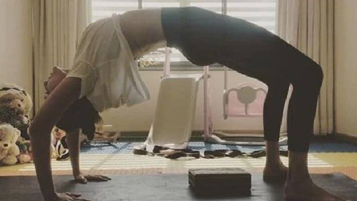 anushka sharma posted picture in which she do difficult yoga pose anushka sharma posted picture in which she do difficult yoga pose