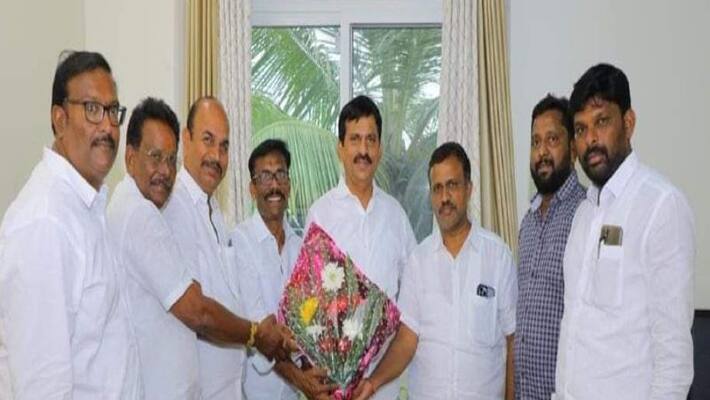 ex mp ponguleti srinivas reddy Political Future Which party he will be join ex mp ponguleti srinivas reddy Political Future Which party he will be join