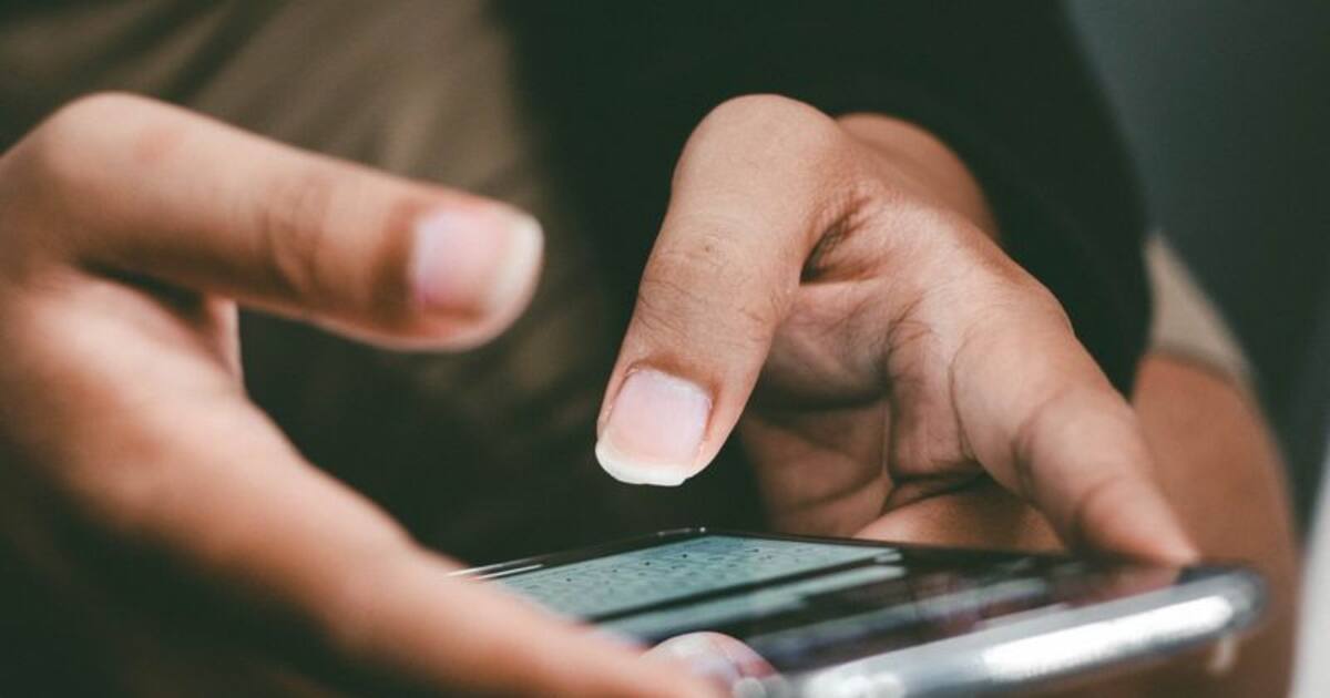 சேலத்தில் பணம் பறிப்பதற்காக பெற்ற மகளை இரையாக்கிய தாய் உள்பட 4 பேர் மீது வழக்கு