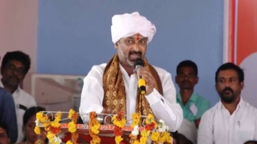 telangana bjp chief bandi sanjay deeksha over tspsc paper leak telangana bjp chief bandi sanjay deeksha over tspsc paper leak