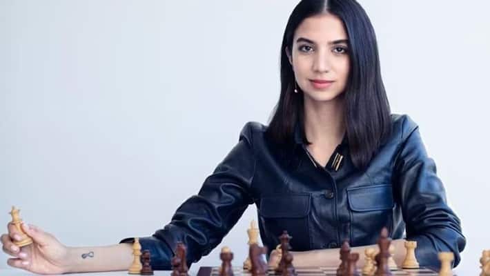 Sarah Nadeem participated chess competition without wearing hijab and exiled from Iran told that I am not me if I wear hijab akb Sarah Nadeem participated chess competition without wearing hijab and exiled from Iran told that I am not me if I wear hijab akb