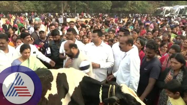 Free tour for 2 thousand people Congress leader Raghuveer S Gowda plan sat Free tour for 2 thousand people Congress leader Raghuveer S Gowda plan sat