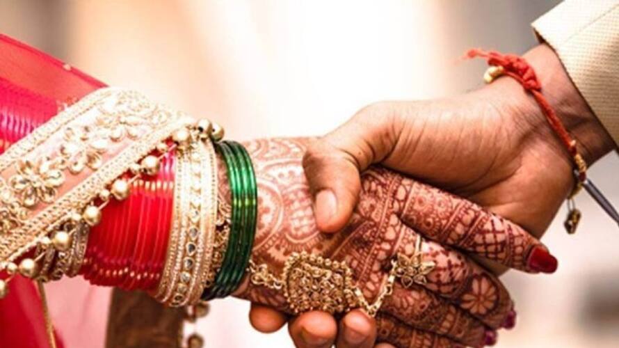 woman married an old man escaped with cash and jewelery, Bangalore - bsb woman married an old man escaped with cash and jewelery, Bangalore - bsb