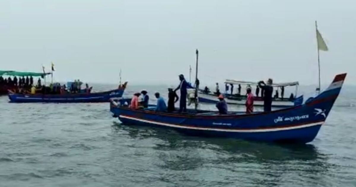 குமரியில் சூறை காற்றுடன் கனமழை; 10000 மீனவர்கள் கடலுக்கு செல்லவில்லை