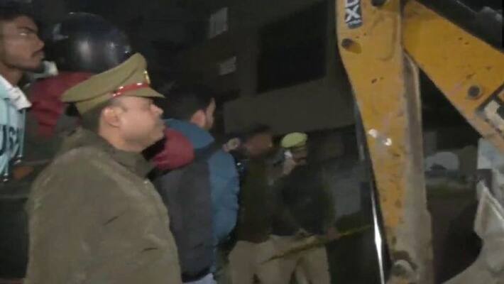 Three killed after four storey building collapse in Uttarpradesh Many people are suspected to be trapped under the debris akb Three killed after four storey building collapse in Uttarpradesh Many people are suspected to be trapped under the debris akb