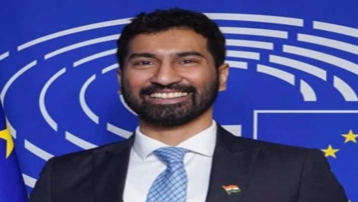 AK Antony's Son Anil Antony Resigns From Congress Party AK Antony's Son Anil Antony Resigns From Congress Party