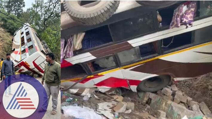 Tourist bus accident in Mahadeshwar hill 15 seriously injured sat Tourist bus accident in Mahadeshwar hill 15 seriously injured sat