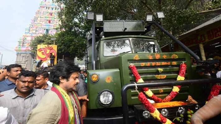 Pawan Kalyan offers Special prayers in Vijayawada kanaka durga temple Pawan Kalyan offers Special prayers in Vijayawada kanaka durga temple