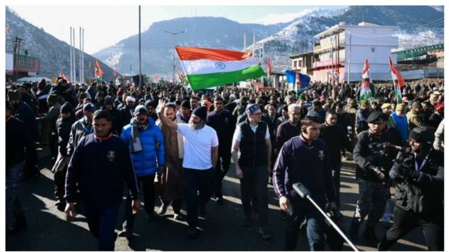 Rahul Gandhi's Bharat Jodo Yatra has been temporarily halted in kashmir owing to security concerns. Rahul Gandhi's Bharat Jodo Yatra has been temporarily halted in kashmir owing to security concerns.