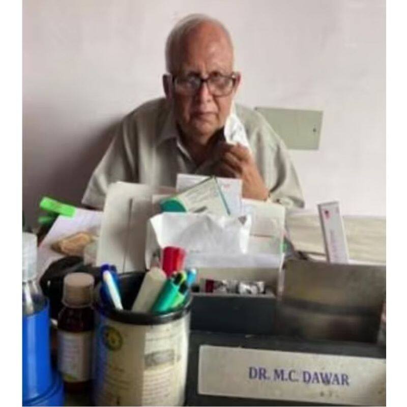doctor Munishwar Chander Dawar who charges Rs 20 as fee conferred Padma Shri