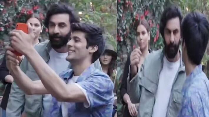 Bollywood hero Ranbir Kapoor Throws his fan Phone Bollywood hero Ranbir Kapoor Throws his fan Phone
