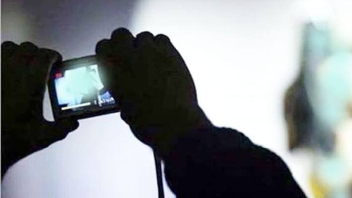 17-year-old boy threatens girls to leak private photos 17-year-old boy threatens girls to leak private photos