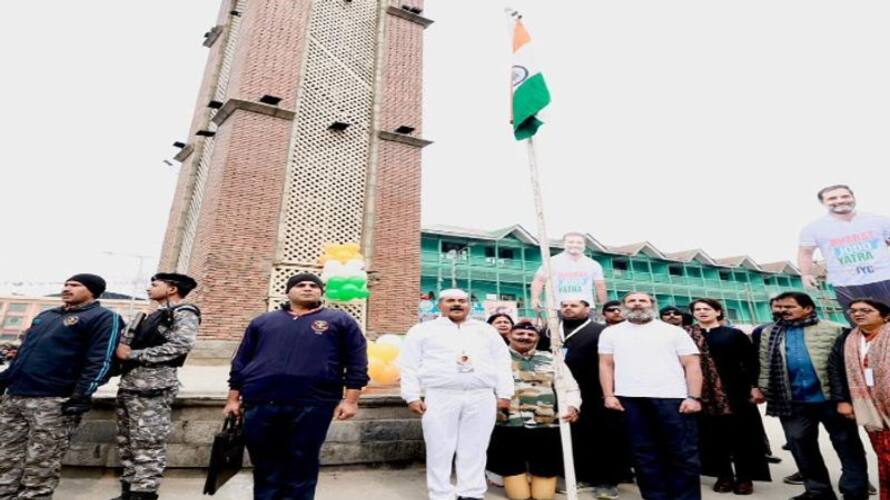 Netizens slams On Rahul Gandhi over statue bigger than national flag Netizens slams On Rahul Gandhi over statue bigger than national flag